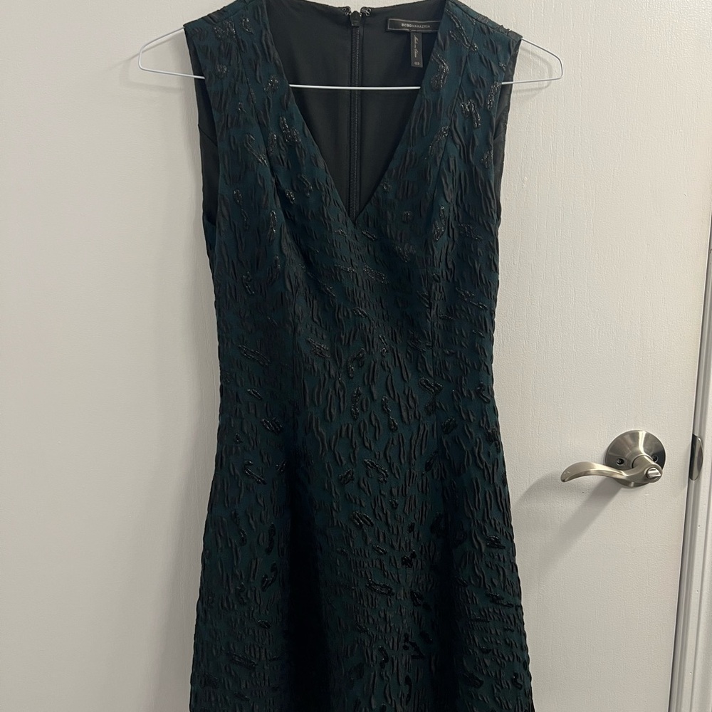 Elegant Green/Black Sleeveless Dress